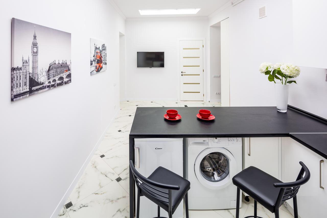 Designer Apartment Зі Світлом! Lviv Kültér fotó