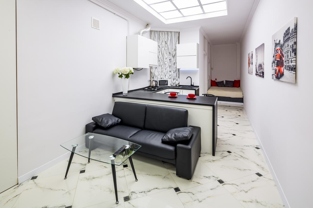 Designer Apartment Зі Світлом! Lviv Kültér fotó