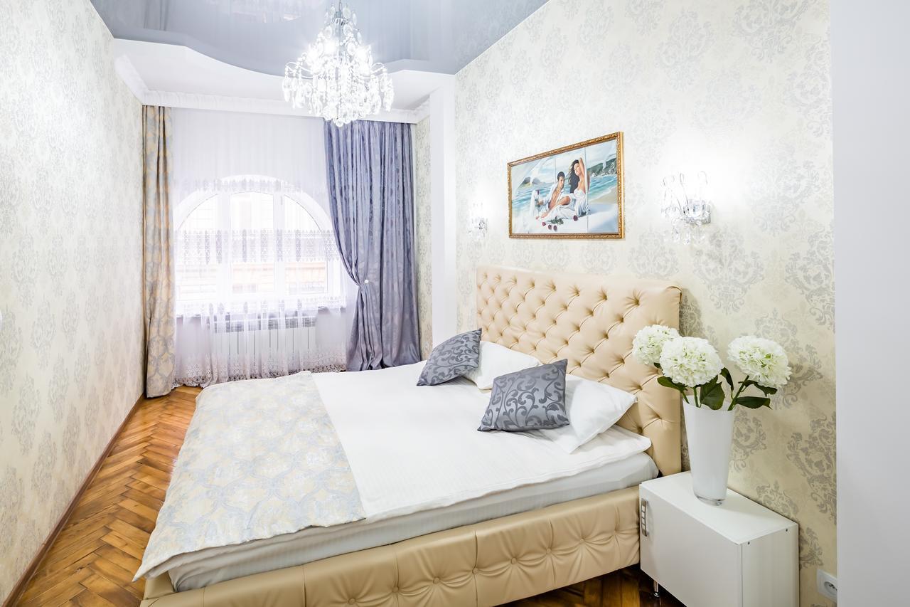 Designer Apartment Зі Світлом! Lviv Kültér fotó